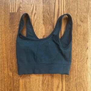 Babaton Black Seamless Sports Bra with Wide Straps